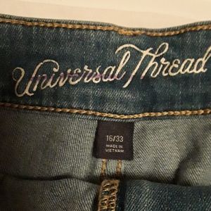 NWOT UNIVERSAL THREAD DISTRESSED DENIM SHORTS